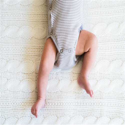 怀孕初期有褐色分泌物正常吗？有可能是胚胎正在着床